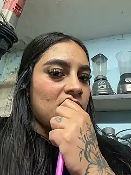Snapshot of Emily_sharlot chatting on 06.18.26 Emily sharlot online show from 06.18.26