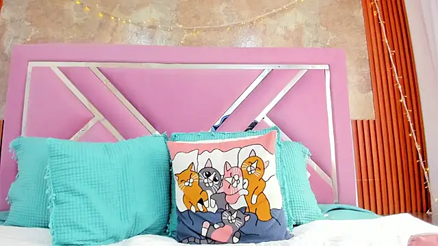 EmmaSulivan online show from 10.25.25