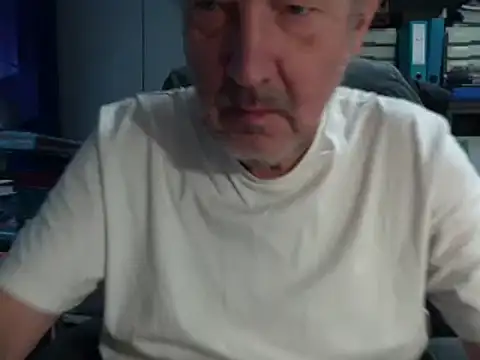 Snapshot of HMStraps01 chatting on 12.19.24 HMStraps01 online show from 12.19.24