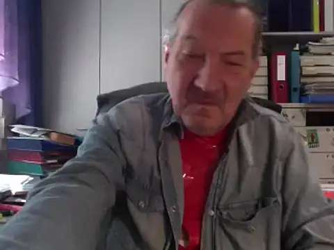 Snapshot of HMStraps01 chatting on 01.08.25 HMStraps01 online show from 01.08.25