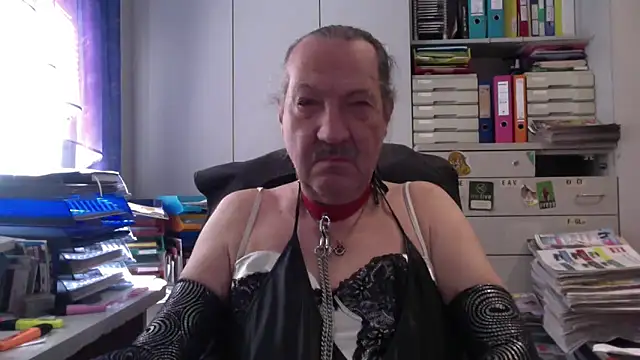 HMStraps01 online show from 04.05.26