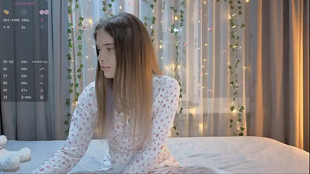 Snapshot of CarolinePepper chatting on 02.07.26 CarolinePepper online show from 02.07.26