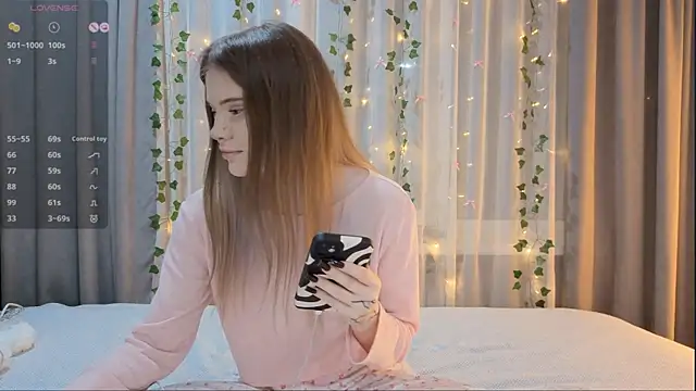 Snapshot of CarolinePepper chatting on 02.11.26 CarolinePepper online show from 02.11.26