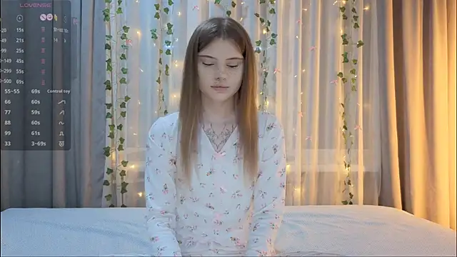 Snapshot of CarolinePepper chatting on 02.12.26 CarolinePepper online show from 02.12.26