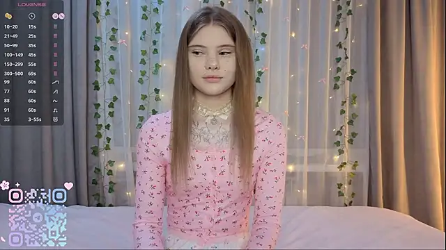 Snapshot of CarolinePepper chatting on 02.27.26 CarolinePepper online show from 02.27.26