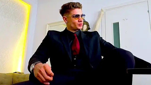 Snapshot of MaxKaiden chatting on 04.18.26 MaxKaiden online show from 04.18.26