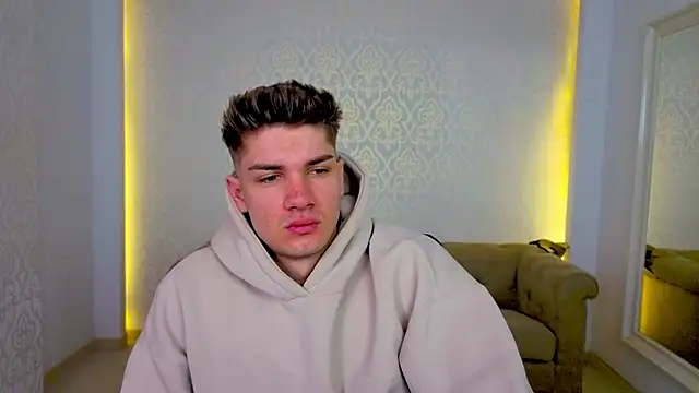 Snapshot of MaxKaiden chatting on 04.25.26 MaxKaiden online show from 04.25.26