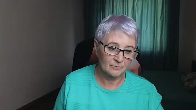 Snapshot of Sandra_Snowflake chatting on 10.21.25 Sandra Snowflake online show from 10.21.25