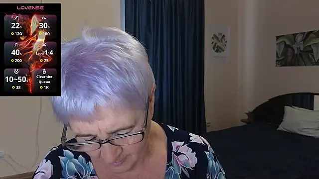 Snapshot of Sandra_Snowflake chatting on 10.23.25 Sandra Snowflake online show from 10.23.25