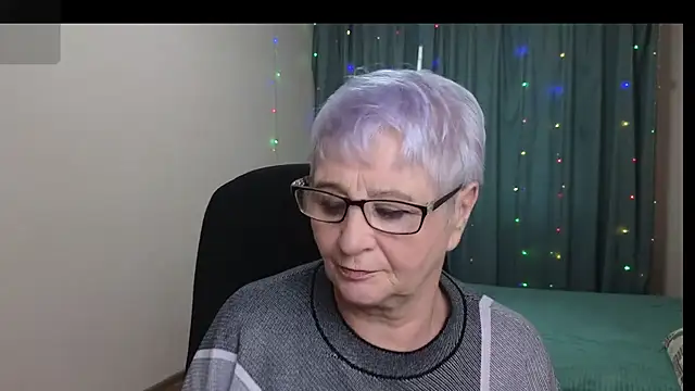 Snapshot of Sandra_Snowflake chatting on 11.05.25 Sandra Snowflake online show from 11.05.25