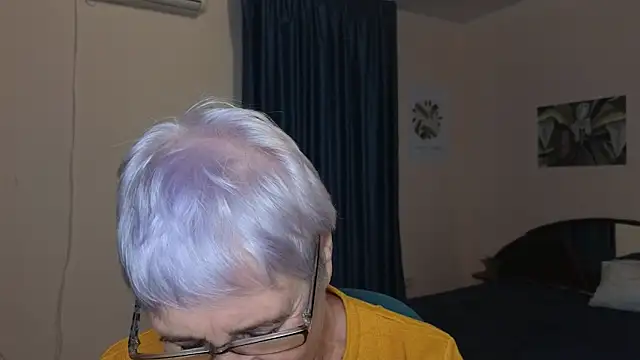 Snapshot of Sandra_Snowflake chatting on 11.12.25 Sandra Snowflake online show from 11.12.25