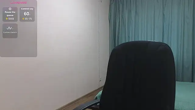 Snapshot of Sandra_Snowflake chatting on 11.14.25 Sandra Snowflake online show from 11.14.25