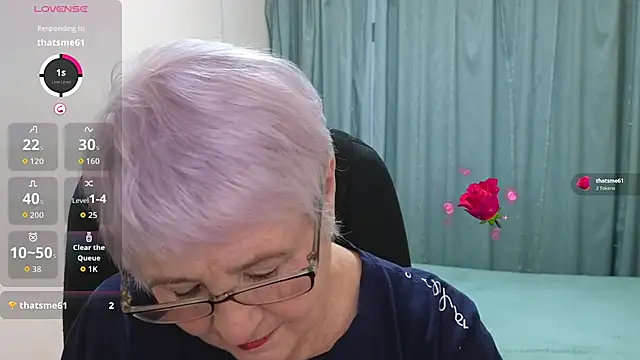 Snapshot of Sandra_Snowflake chatting on 11.28.25 Sandra Snowflake online show from 11.28.25