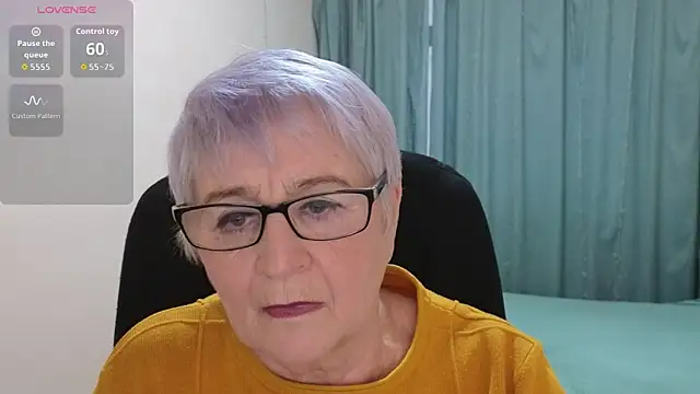 Snapshot of Sandra_Snowflake chatting on 11.29.25 Sandra Snowflake online show from 11.29.25