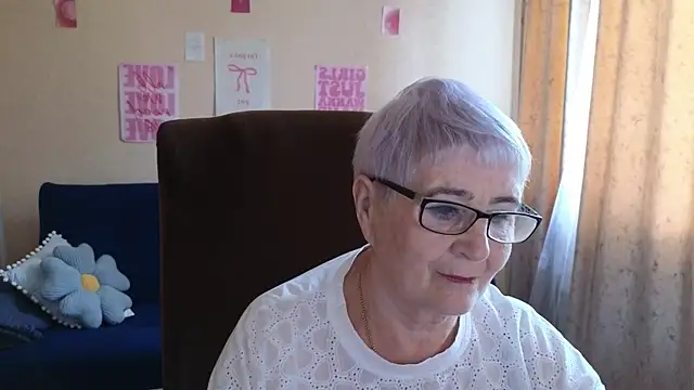 Snapshot of Sandra_Snowflake chatting on 05.21.26 Sandra Snowflake online show from 05.21.26