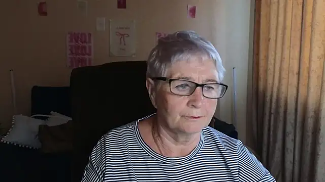 Snapshot of Sandra_Snowflake chatting on 05.27.26 Sandra Snowflake online show from 05.27.26