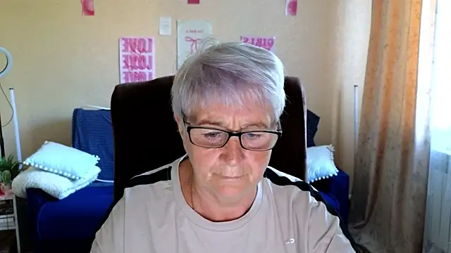 Snapshot of Sandra_Snowflake chatting on 06.22.26 Sandra Snowflake online show from 06.22.26