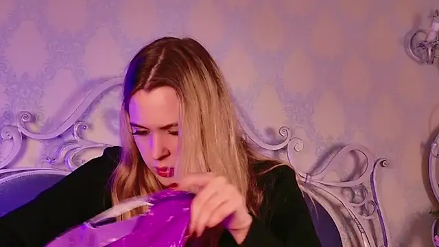 BECKI VRES online show from 10.02.25