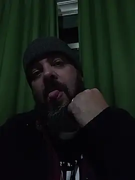Snapshot of serpensy chatting on 11.27.25 serpensy online show from 11.27.25