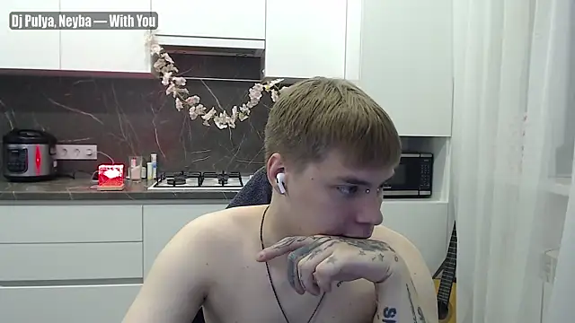 Snapshot of yourlildemon chatting on 06.14.26 yourlildemon online show from 06.14.26