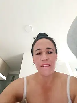 Snapshot of Coeur_de_luxure chatting on 03.19.26 Coeur de luxure online show from 03.19.26