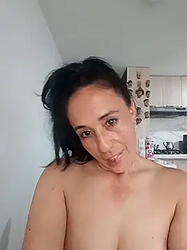 Snapshot of Coeur_de_luxure chatting on 04.16.26 Coeur de luxure online show from 04.16.26