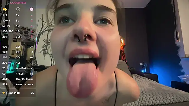 Snapshot of Bloody_Diamond chatting on 10.03.25 Bloody Diamond online show from 10.03.25