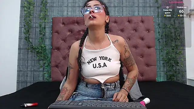 Mia  coluccy online show from 02.17.25