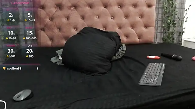 Mia  coluccy online show from 03.03.25