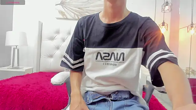 Snapshot of Johann_sex chatting on 05.17.26 Johann sex online show from 05.17.26