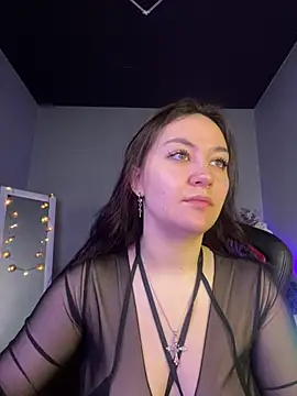 AshleySkott  online show from 03.18.25