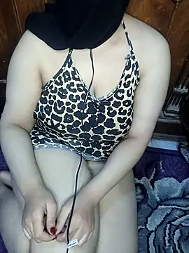 Snapshot of Roroo002 chatting on 02.17.25 Roroo002 online show from 02.17.25