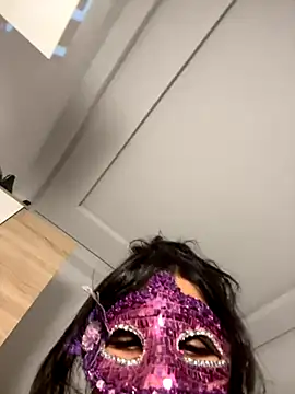 Snapshot of Roroo002 chatting on 09.27.25 Roroo002 online show from 09.27.25