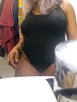 Snapshot of Louna45dv chatting on 02.17.25 Louna45dv online show from 02.17.25