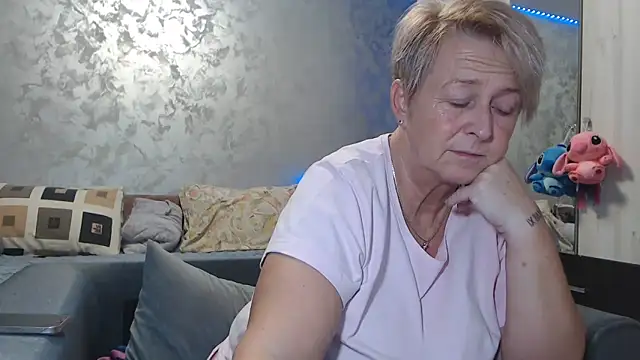 Snapshot of RosesandLillies chatting on 02.10.26 RosesandLillies online show from 02.10.26