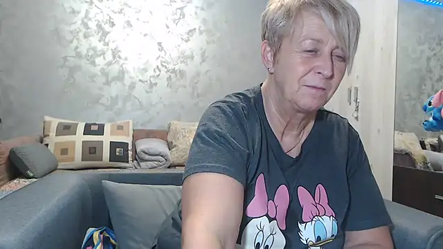 Snapshot of RosesandLillies chatting on 02.17.26 RosesandLillies online show from 02.17.26