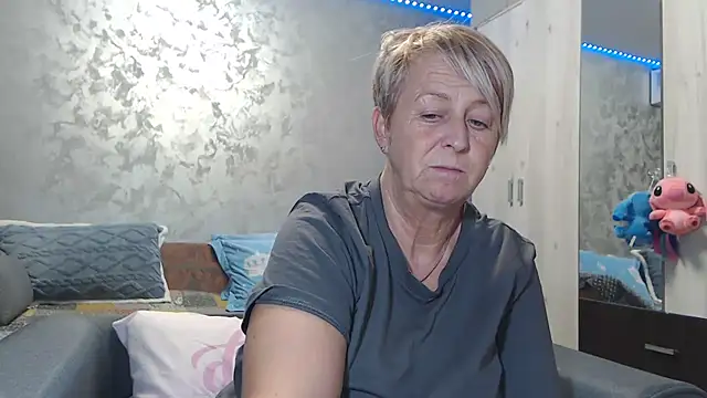 Snapshot of RosesandLillies chatting on 02.22.26 RosesandLillies online show from 02.22.26