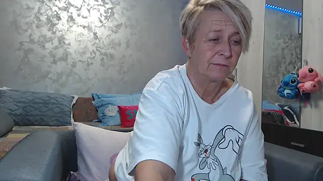 Snapshot of RosesandLillies chatting on 02.28.26 RosesandLillies online show from 02.28.26