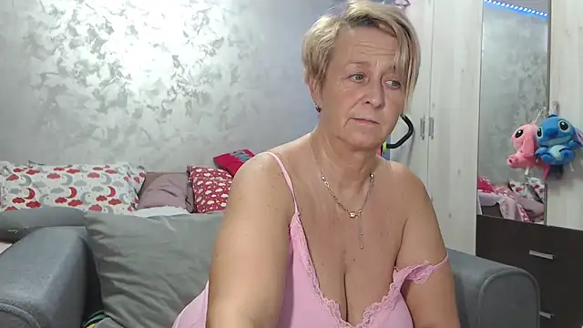 Snapshot of RosesandLillies chatting on 05.19.26 RosesandLillies online show from 05.19.26