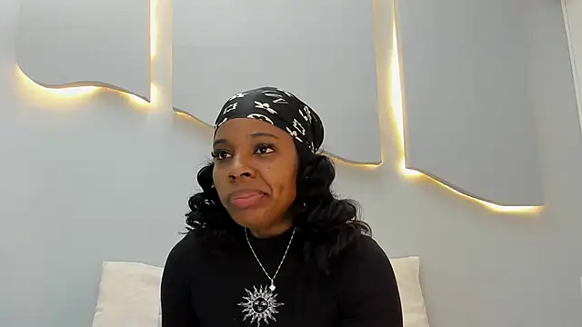 Snapshot of EmilyDiaaz chatting on 04.20.26 EmilyDiaaz online show from 04.20.26