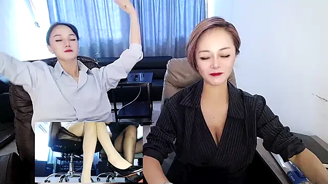 Snapshot of beira-01 chatting on 09.18.25 beira-01 online show from 09.18.25