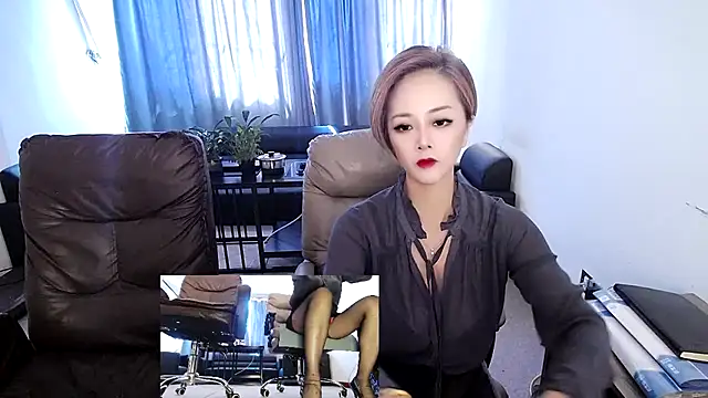 Snapshot of beira-01 chatting on 09.22.25 beira-01 online show from 09.22.25