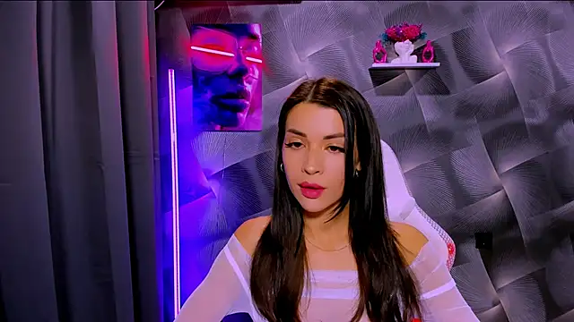 Snapshot of KetiWils chatting on 11.02.25 KetiWils online show from 11.02.25