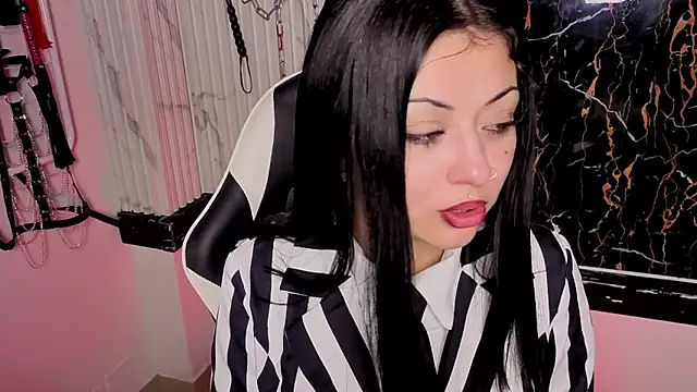 Snapshot of Guxplo_ chatting on 10.29.25 Guxplo  online show from 10.29.25