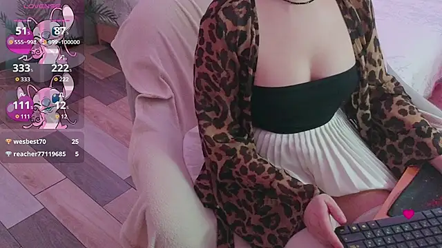 Snapshot of baby_debbie chatting on 01.11.26 baby debbie online show from 01.11.26