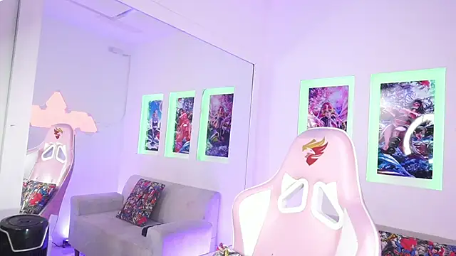 Snapshot of SaharaKramer chatting on 03.10.25 SaharaKramer online show from 03.10.25