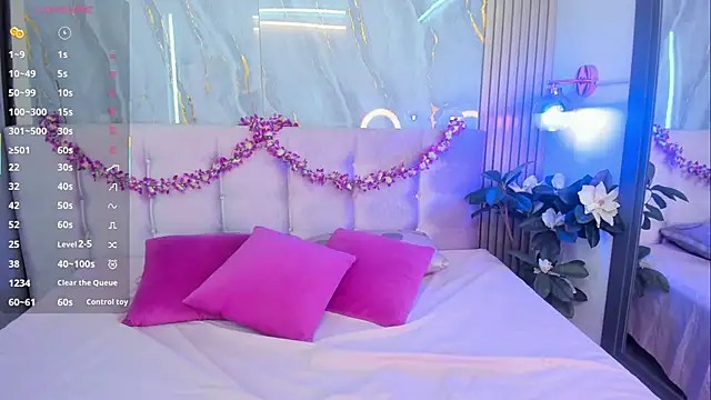 SalomeeHills online show from 02.21.26