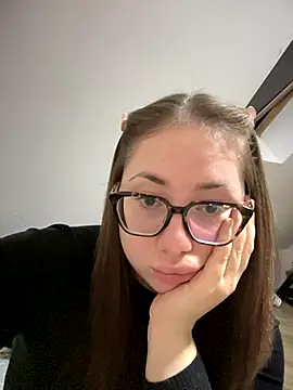 Snapshot of May_Alisa chatting on 09.28.25 May Alisa online show from 09.28.25