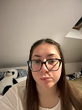 Snapshot of May_Alisa chatting on 10.10.25 May Alisa online show from 10.10.25