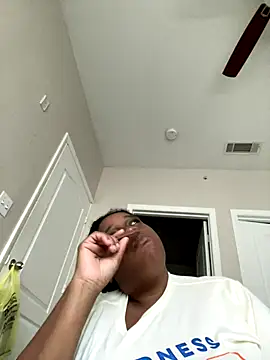 Snapshot of Deshay30 chatting on 09.21.25 Deshay30 online show from 09.21.25